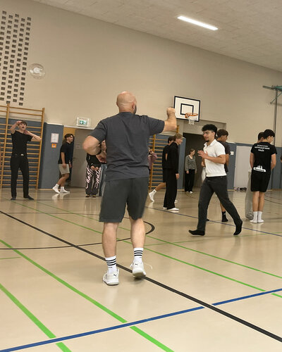 Unsere Schülerinnen und Schüler bekamen Besuch von Jugendlichen der christlichen De Passie Schule aus den Niederlanden....