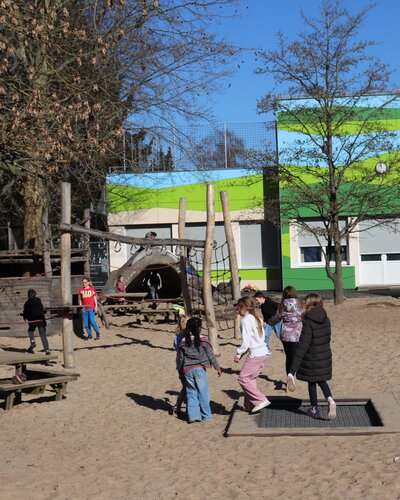 Die letzten Tage waren ein echtes Aufatmen für die Seele!  

Sonne, Wärme und auf jedem Schulhof unserer drei Standorte:...